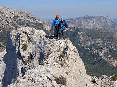 Escaladores en una cresta